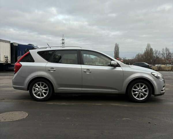 Серый Киа Сид, объемом двигателя 1.6 л и пробегом 291 тыс. км за 5300 $, фото 4 на Automoto.ua