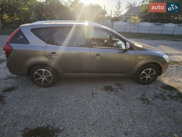 Сірий Кіа Сід, об'ємом двигуна 1.6 л та пробігом 200 тис. км за 6500 $, фото 3 на Automoto.ua