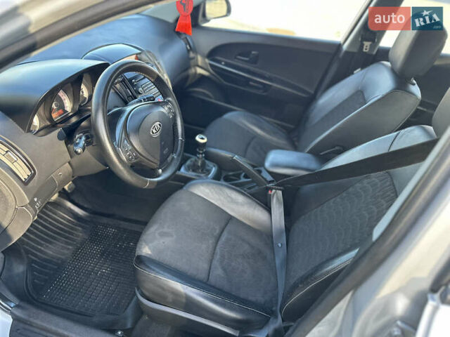 Серый Киа Сид, объемом двигателя 2 л и пробегом 187 тыс. км за 4999 $, фото 24 на Automoto.ua
