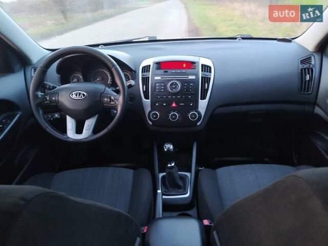 Сірий Кіа Сід, об'ємом двигуна 1.4 л та пробігом 227 тис. км за 5600 $, фото 12 на Automoto.ua