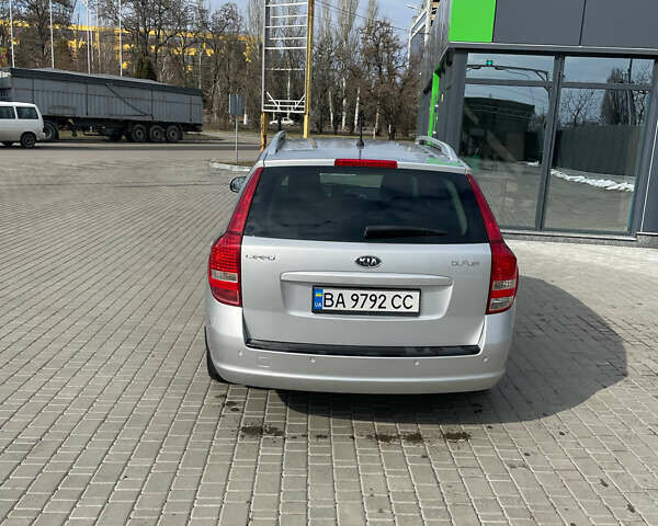 Серый Киа Сид, объемом двигателя 1.4 л и пробегом 286 тыс. км за 7700 $, фото 2 на Automoto.ua