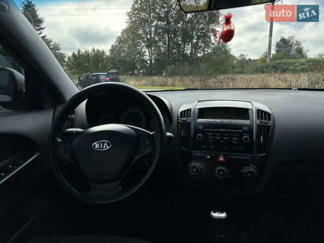 Серый Киа Сид, объемом двигателя 2.02 л и пробегом 203 тыс. км за 5300 $, фото 7 на Automoto.ua