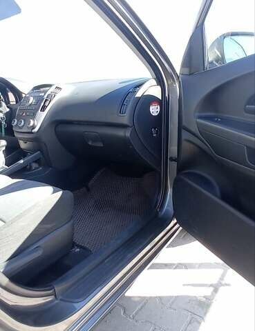 Серый Киа Сид, объемом двигателя 1.4 л и пробегом 210 тыс. км за 6300 $, фото 10 на Automoto.ua