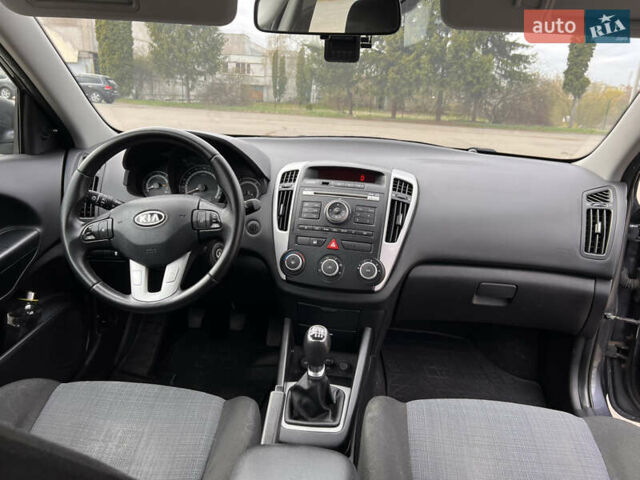 Серый Киа Сид, объемом двигателя 1.6 л и пробегом 299 тыс. км за 6200 $, фото 11 на Automoto.ua