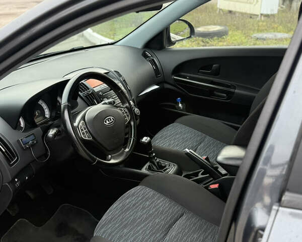 Сірий Кіа Сід, об'ємом двигуна 1.6 л та пробігом 180 тис. км за 5999 $, фото 26 на Automoto.ua