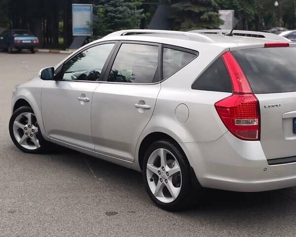 Сірий Кіа Сід, об'ємом двигуна 1.58 л та пробігом 240 тис. км за 6850 $, фото 9 на Automoto.ua