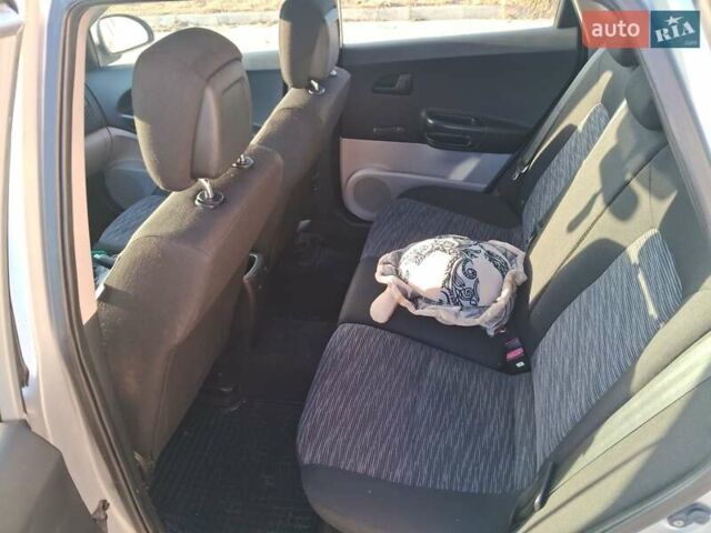 Серый Киа Сид, объемом двигателя 1.4 л и пробегом 204 тыс. км за 5950 $, фото 4 на Automoto.ua