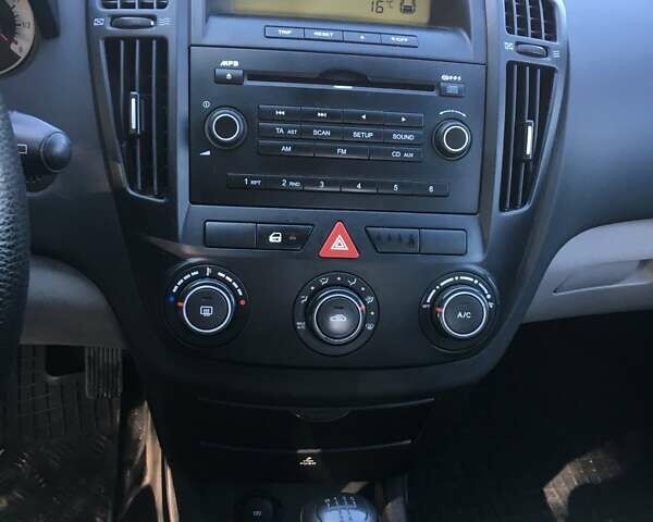 Серый Киа Сид, объемом двигателя 1.6 л и пробегом 200 тыс. км за 6300 $, фото 7 на Automoto.ua