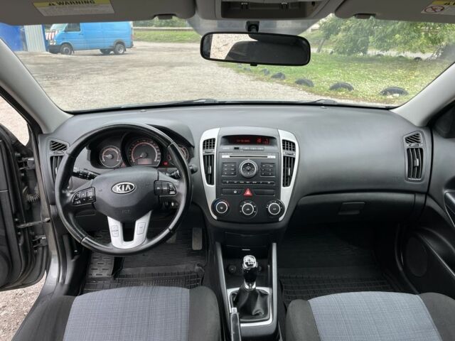 Сірий Кіа Сід, об'ємом двигуна 1.6 л та пробігом 284 тис. км за 5850 $, фото 21 на Automoto.ua