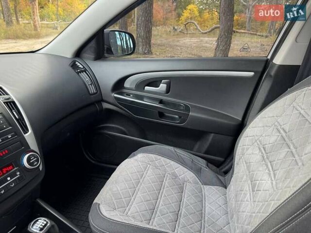 Серый Киа Сид, объемом двигателя 1.6 л и пробегом 313 тыс. км за 6500 $, фото 14 на Automoto.ua