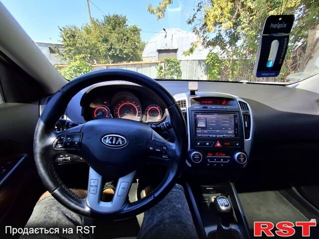Серый Киа Сид, объемом двигателя 1.6 л и пробегом 233 тыс. км за 8800 $, фото 4 на Automoto.ua