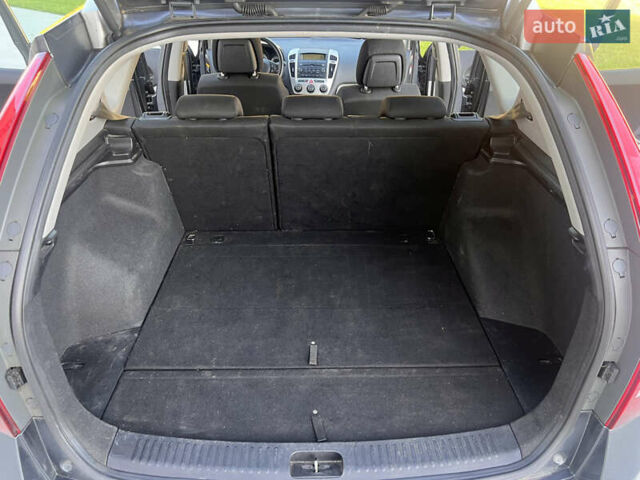 Серый Киа Сид, объемом двигателя 1.4 л и пробегом 160 тыс. км за 5550 $, фото 8 на Automoto.ua