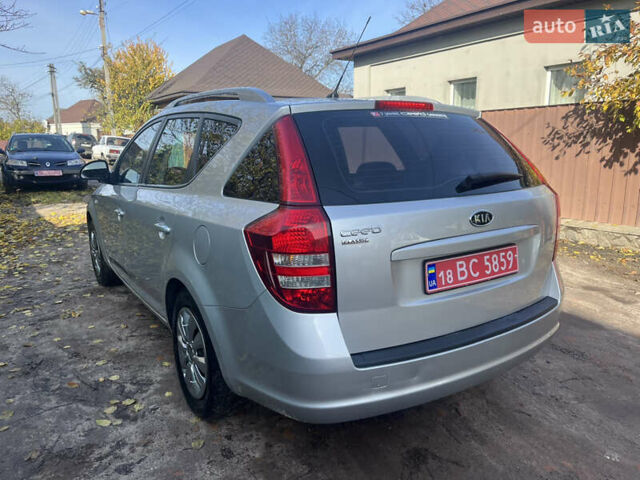 Кіа Сід 2009 у Ахтырке на Automoto.ua Сірий Кіа Сід, об'ємом двигуна 1.6 л та пробігом 226 тис. км за 6445 $, фото 15 на Automoto.ua