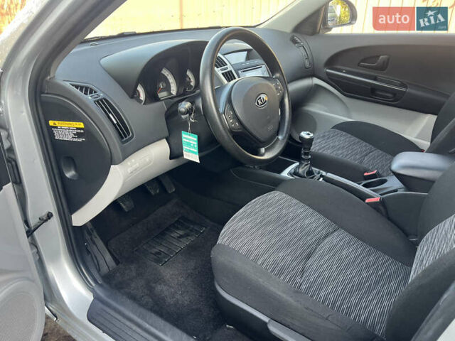Кіа Сід 2009 у Ахтырке на Automoto.ua Сірий Кіа Сід, об'ємом двигуна 1.6 л та пробігом 226 тис. км за 6445 $, фото 34 на Automoto.ua