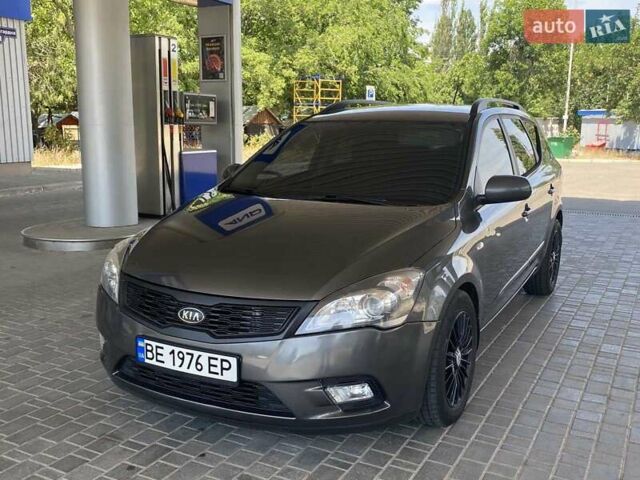 Серый Киа Сид, объемом двигателя 1.58 л и пробегом 331 тыс. км за 5999 $, фото 2 на Automoto.ua