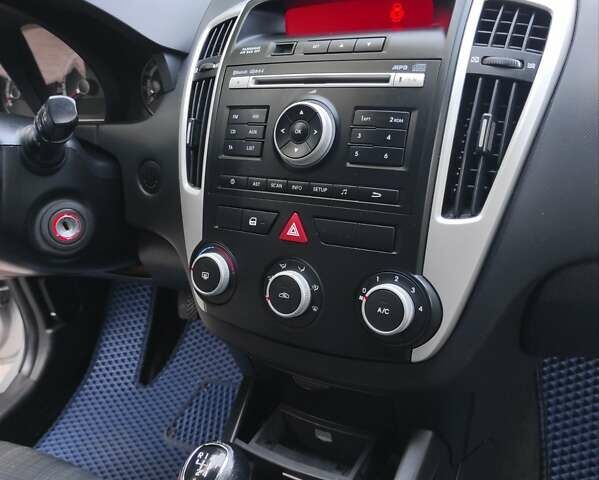 Серый Киа Сид, объемом двигателя 1.59 л и пробегом 141 тыс. км за 6900 $, фото 13 на Automoto.ua