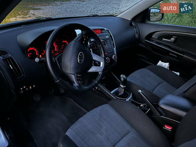Серый Киа Сид, объемом двигателя 1.59 л и пробегом 259 тыс. км за 6600 $, фото 9 на Automoto.ua