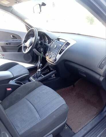 Серый Киа Сид, объемом двигателя 1.4 л и пробегом 210 тыс. км за 6300 $, фото 14 на Automoto.ua