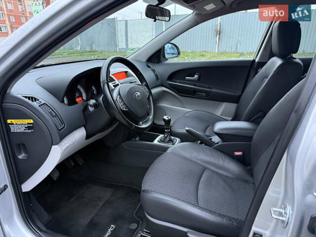 Серый Киа Сид, объемом двигателя 1.4 л и пробегом 143 тыс. км за 6500 $, фото 21 на Automoto.ua