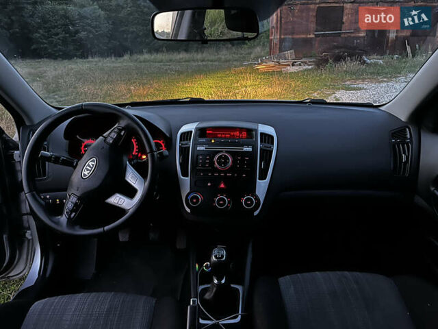 Серый Киа Сид, объемом двигателя 1.59 л и пробегом 259 тыс. км за 6600 $, фото 11 на Automoto.ua