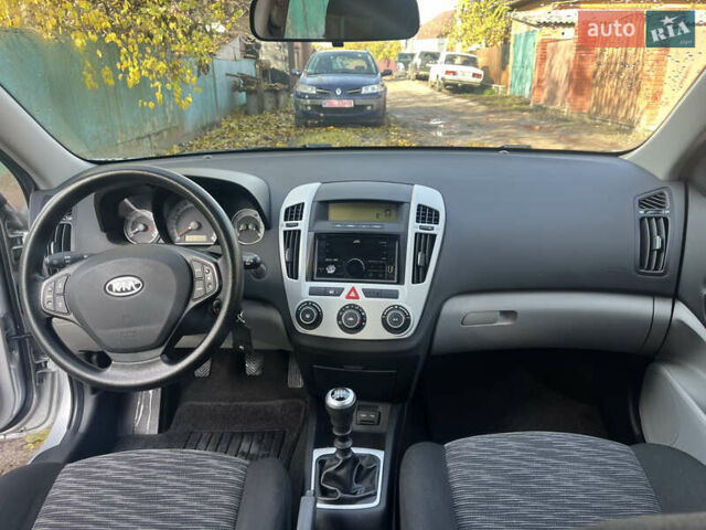 Кіа Сід 2009 у Ахтырке на Automoto.ua Сірий Кіа Сід, об'ємом двигуна 1.6 л та пробігом 226 тис. км за 6445 $, фото 43 на Automoto.ua