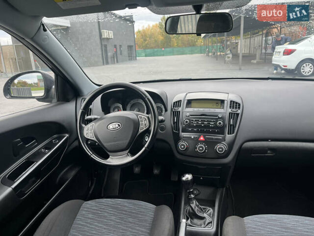 Серый Киа Сид, объемом двигателя 1.6 л и пробегом 178 тыс. км за 5899 $, фото 19 на Automoto.ua