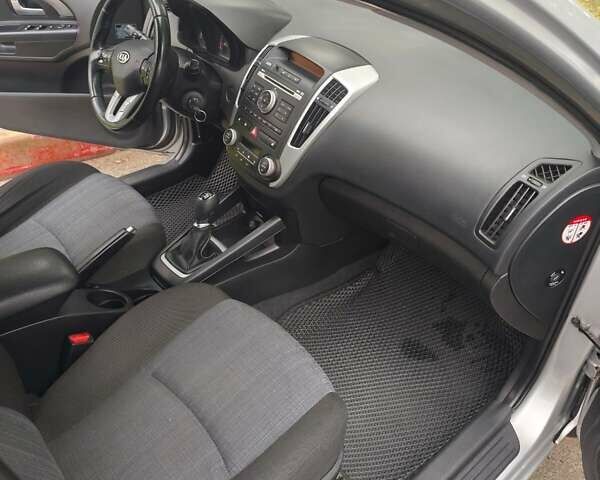 Сірий Кіа Сід, об'ємом двигуна 1.58 л та пробігом 240 тис. км за 6850 $, фото 20 на Automoto.ua