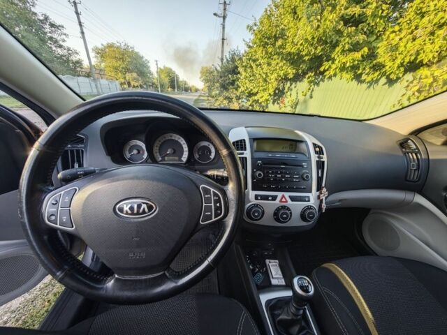 Сірий Кіа Сід, об'ємом двигуна 1.6 л та пробігом 202 тис. км за 5500 $, фото 4 на Automoto.ua