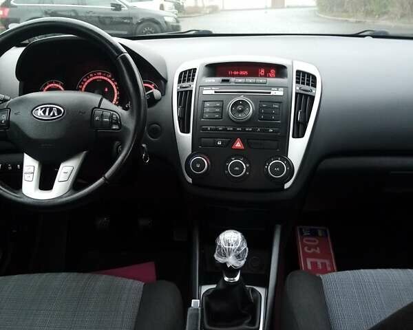 Серый Киа Сид, объемом двигателя 1.6 л и пробегом 213 тыс. км за 6200 $, фото 7 на Automoto.ua