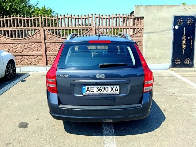 Киа Сид 2009 в Новом Буге на Automoto.ua Серый Киа Сид, объемом двигателя 1.6 л и пробегом 213 тыс. км за 6700 $, фото 3 на Automoto.ua