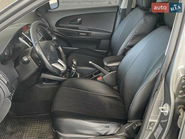 Серый Киа Сид, объемом двигателя 1.58 л и пробегом 331 тыс. км за 5999 $, фото 19 на Automoto.ua