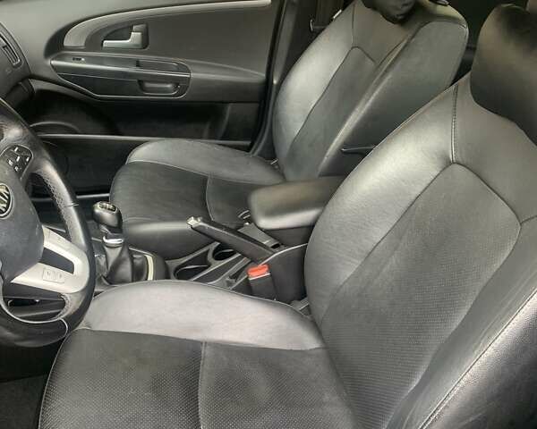 Сірий Кіа Сід, об'ємом двигуна 1.6 л та пробігом 307 тис. км за 6010 $, фото 8 на Automoto.ua