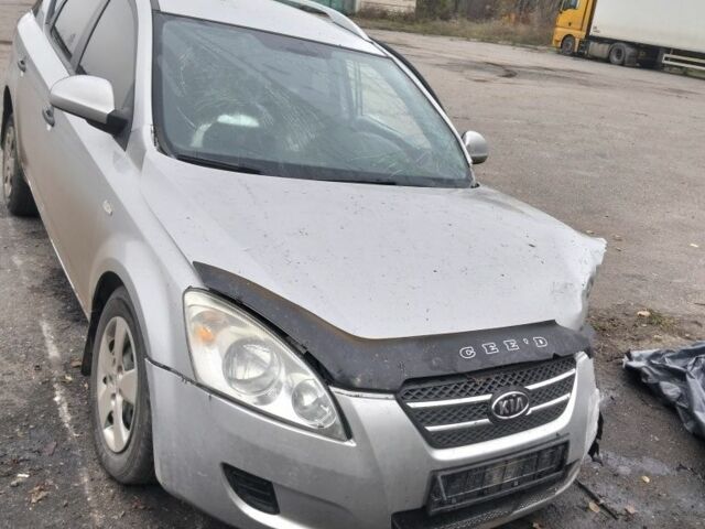 Серый Киа Сид, объемом двигателя 0 л и пробегом 227 тыс. км за 1700 $, фото 3 на Automoto.ua