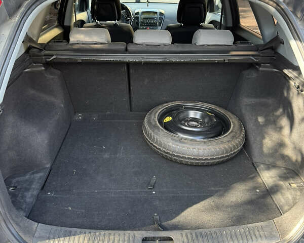 Сірий Кіа Сід, об'ємом двигуна 1.4 л та пробігом 300 тис. км за 4950 $, фото 11 на Automoto.ua