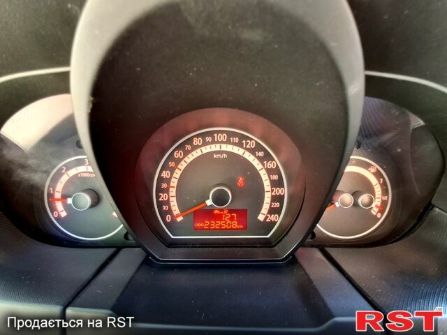 Серый Киа Сид, объемом двигателя 1.6 л и пробегом 233 тыс. км за 8800 $, фото 5 на Automoto.ua