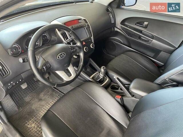 Серый Киа Сид, объемом двигателя 1.58 л и пробегом 331 тыс. км за 5999 $, фото 20 на Automoto.ua