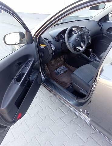 Серый Киа Сид, объемом двигателя 1.4 л и пробегом 210 тыс. км за 6300 $, фото 11 на Automoto.ua