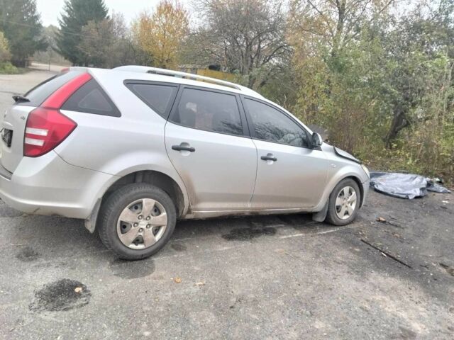 Сірий Кіа Сід, об'ємом двигуна 1.4 л та пробігом 245 тис. км за 1999 $, фото 4 на Automoto.ua