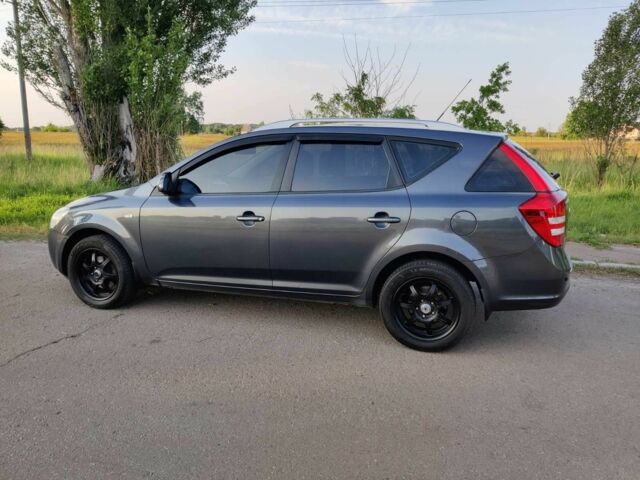 Серый Киа Сид, объемом двигателя 1.6 л и пробегом 256 тыс. км за 5999 $, фото 11 на Automoto.ua