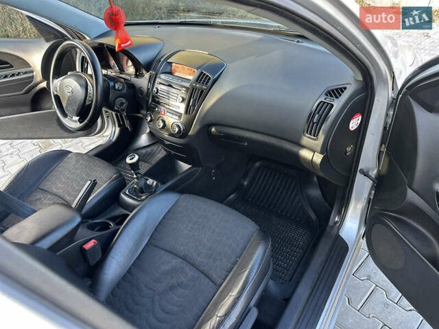 Киа Сид 2009 в Полтаве на Automoto.ua Серый Киа Сид, объемом двигателя 1.99 л и пробегом 187 тыс. км за 5300 $, фото 14 на Automoto.ua