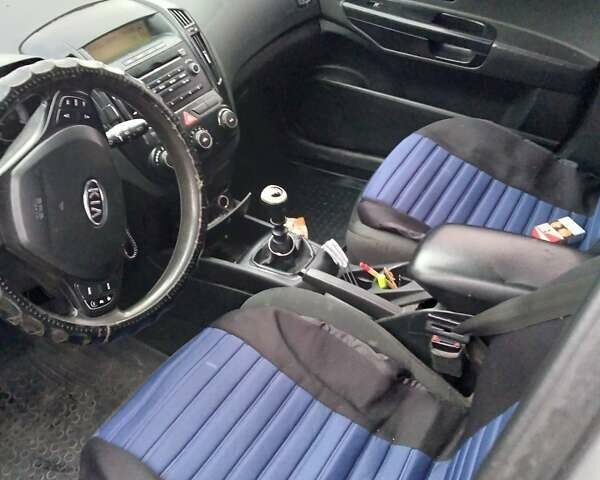 Серый Киа Сид, объемом двигателя 2.02 л и пробегом 350 тыс. км за 4800 $, фото 2 на Automoto.ua