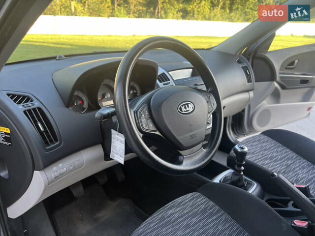 Серый Киа Сид, объемом двигателя 1.4 л и пробегом 160 тыс. км за 5550 $, фото 14 на Automoto.ua