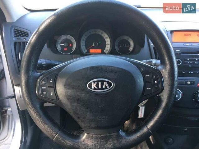 Серый Киа Сид, объемом двигателя 1.6 л и пробегом 200 тыс. км за 6300 $, фото 6 на Automoto.ua