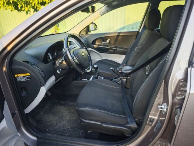 Сірий Кіа Сід, об'ємом двигуна 1.6 л та пробігом 202 тис. км за 5500 $, фото 7 на Automoto.ua