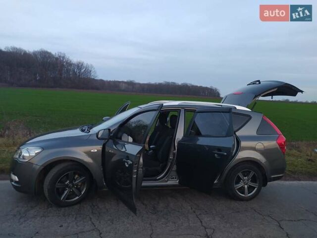 Серый Киа Сид, объемом двигателя 1.4 л и пробегом 227 тыс. км за 5800 $, фото 13 на Automoto.ua