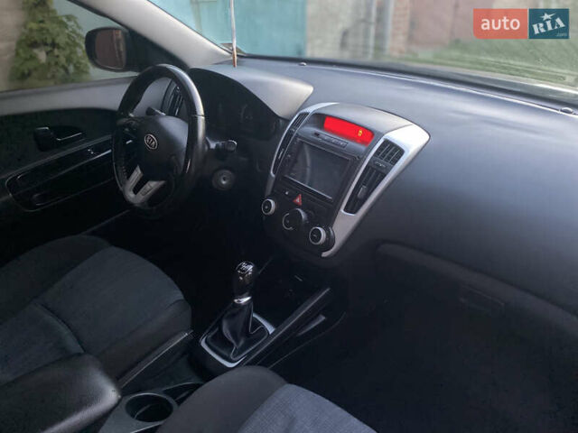 Серый Киа Сид, объемом двигателя 1.6 л и пробегом 259 тыс. км за 5700 $, фото 10 на Automoto.ua