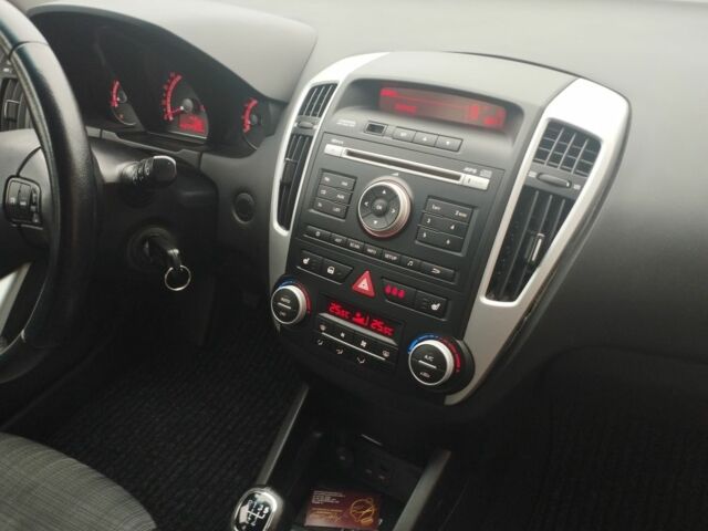 Сірий Кіа Сід, об'ємом двигуна 1.6 л та пробігом 243 тис. км за 5750 $, фото 4 на Automoto.ua