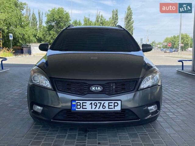 Серый Киа Сид, объемом двигателя 1.58 л и пробегом 331 тыс. км за 5999 $, фото 3 на Automoto.ua
