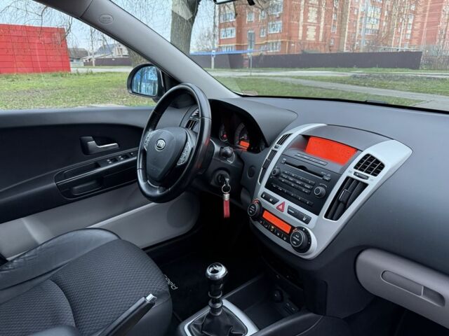 Серый Киа Сид, объемом двигателя 1.4 л и пробегом 143 тыс. км за 6500 $, фото 23 на Automoto.ua