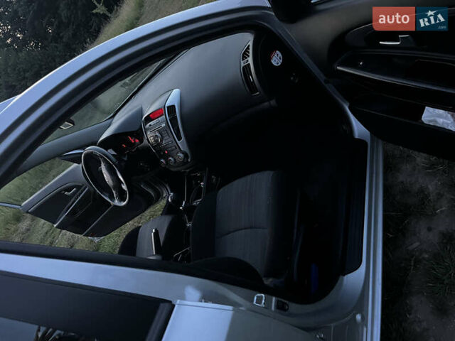 Серый Киа Сид, объемом двигателя 1.59 л и пробегом 259 тыс. км за 6600 $, фото 12 на Automoto.ua